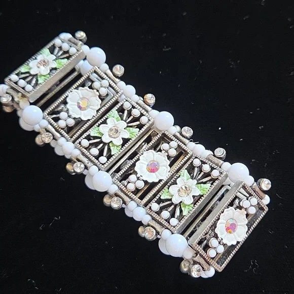 Chic White and Silver Beaded Bracelet - Picture 2 of 3